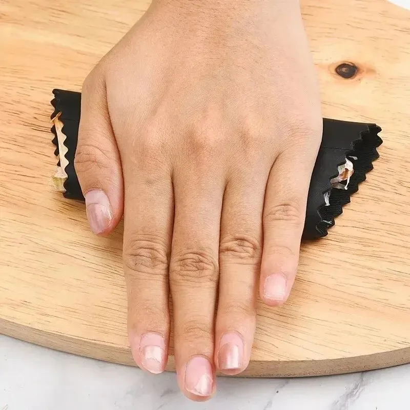 Garlic Stripper Tube Peeling G - Kitchen Gadgets Useful のレビューと価格